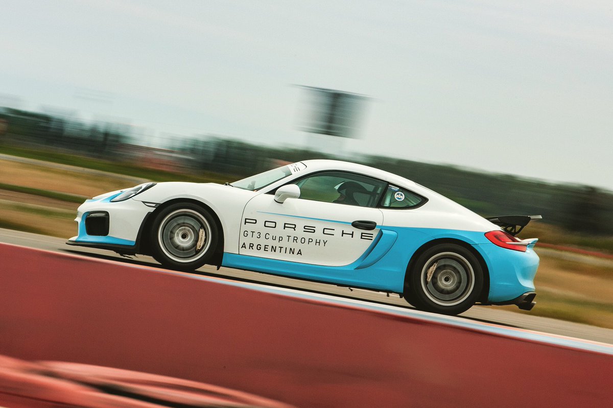 El Porsche GT4 de perfil, en San Nicolás 🔥🏁
.
Querés realizar una Clínica de Manejo Deportivo o entrenar en esta belleza? Escribinos 👉 driver@porschegt3cup.com.ar