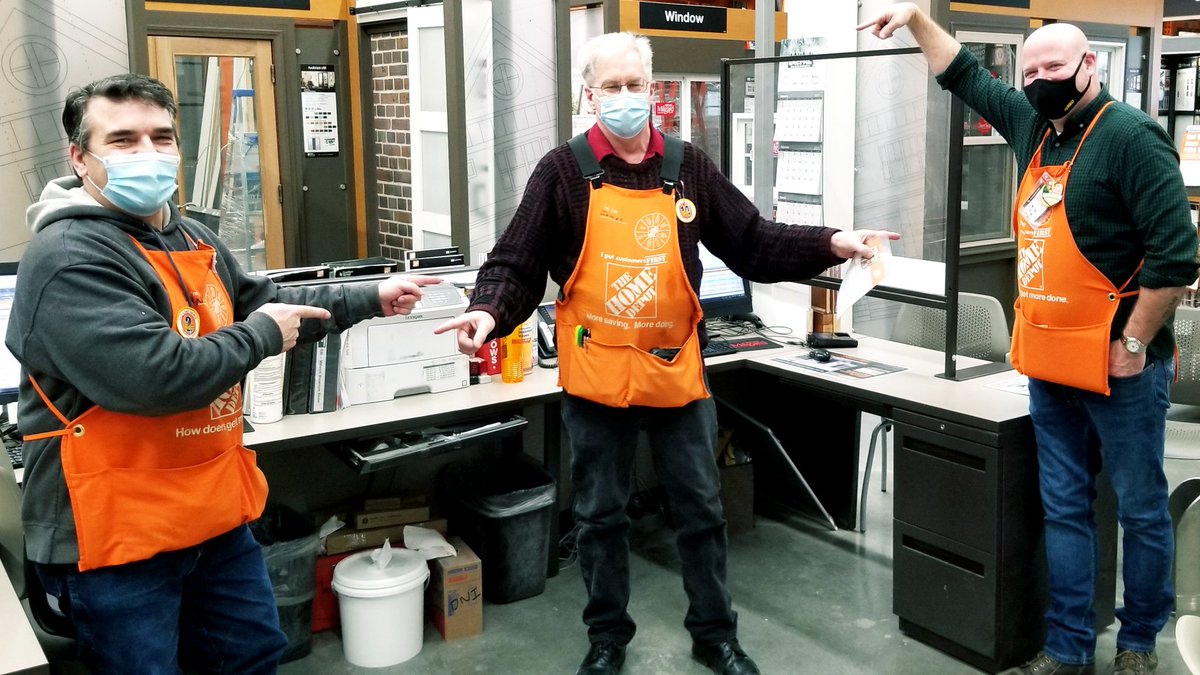 Talk about a wealth of knowledge! Took some time today to recognize James our Millwork Specialist for his excellent training and coaching to help get Dennis to where he is today! Rock Star! 😎🤩 @Ken_D19DM <a href="/RealJayPeee/">Jon Peters</a> @hammertime4737 <a href="/THDGabeC/">THDGabeC</a> @_Pakiza_ <a href="/TimGudasTHD/">Tim Gudas</a>