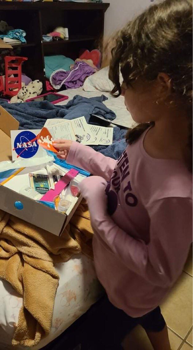 ECOEXPLORATORIO's tweet photo. ¡Ya los futuros científicos Irieliz T. Hernández Rosa, Camilo y Lilith O. Caballero Rivera están listos para la llegada del @NASAPersevere al planeta Marte! 🚀 

Ellos son parte del Mission to Mars Student Challenge. 

@NASA @nasa_pr @adamonzon

#CountdownToMars #ISLAcenter #Nasa https://t.co/vP1wCSKwzn