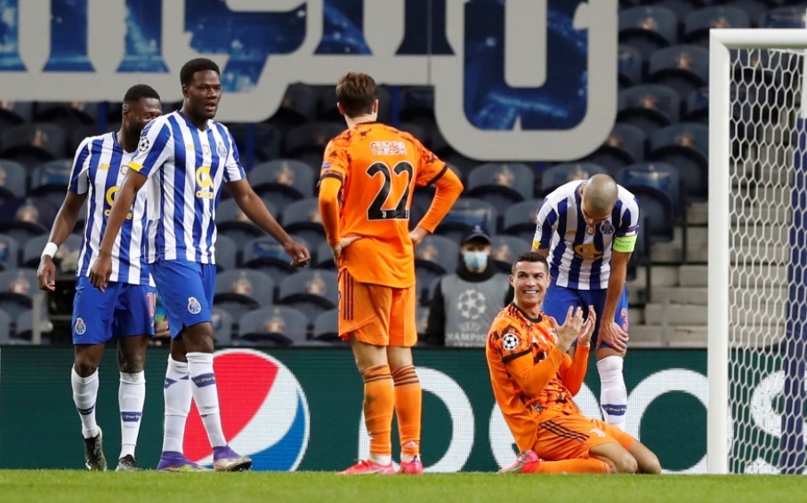 Resultado de imagen para el porto sacó una victoria ante la juve 2-1 por octavos