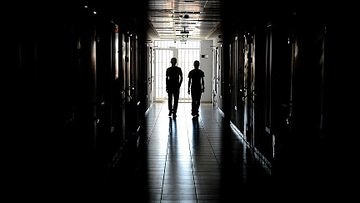 Dünya'daki en zor işlerden biridir cezaevinde çalışmak... Hiç şüphesiz sağlık çalışanlarından sonra #Covid_19 pandemisinden en çok etkilenen çalışan grubudur ceza infaz kurumu çalışanları...