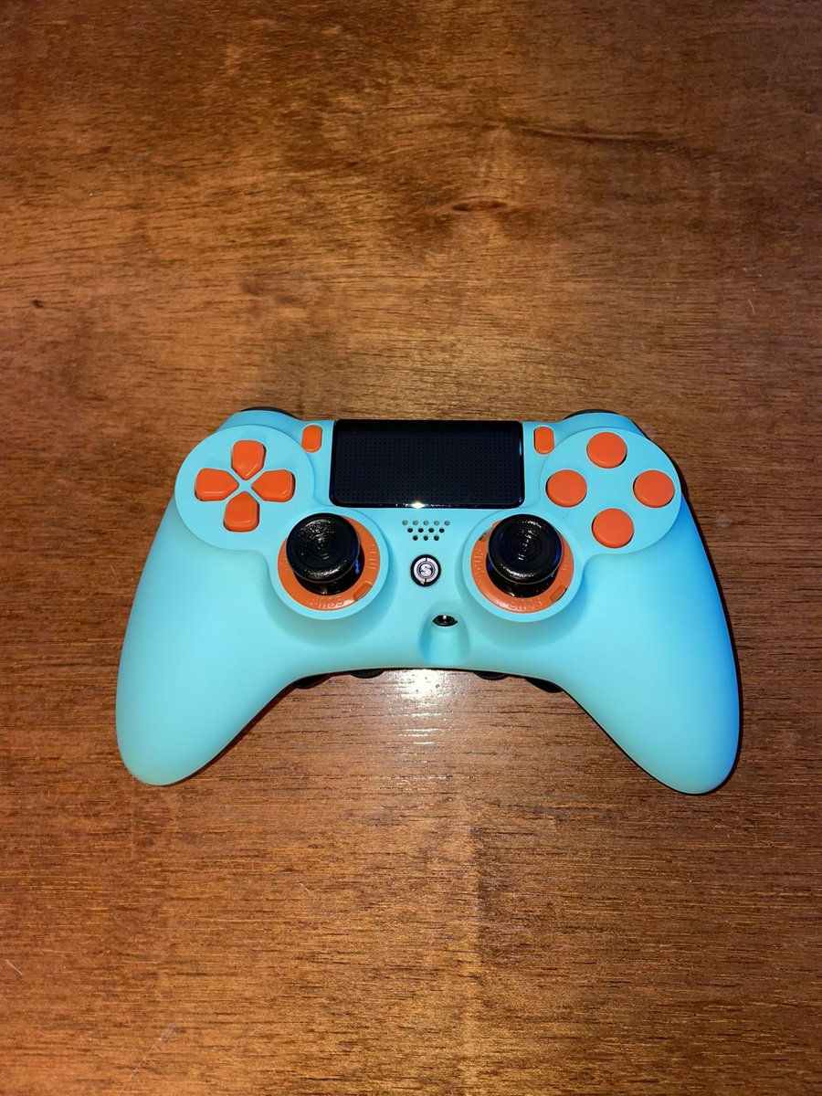 Pliabilityy's tweet image. PS4 controller?? Let’s see how this goes 🤙🏼