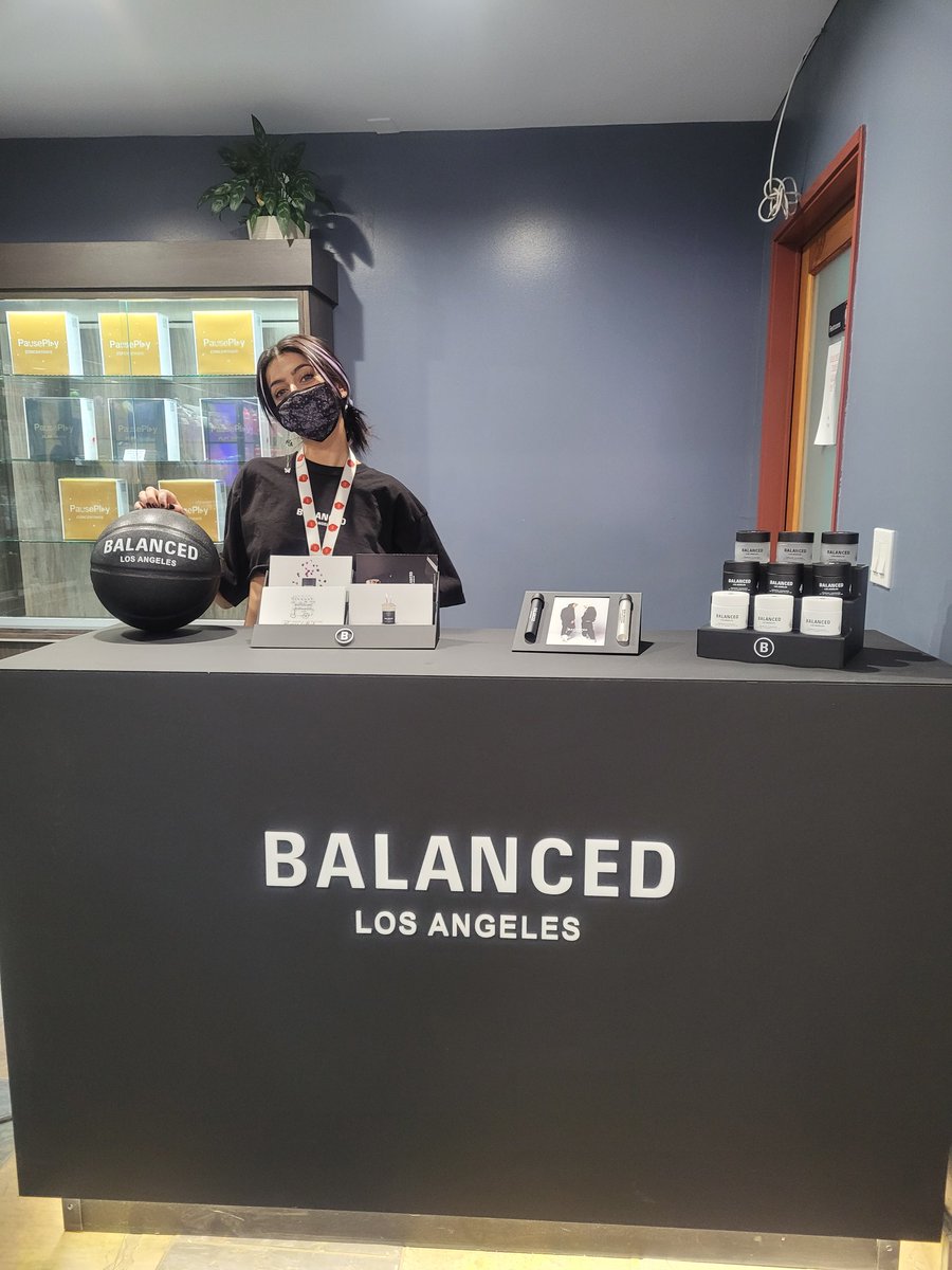 Apothecary_420's tweet image. @balancedla is here until 4pm doing a DEMO. Get 8th &amp;amp; get preroll 💨💨
•
#BalancedLosAngeles
#KnowledgeGeneticsQuality 
#Apothecary