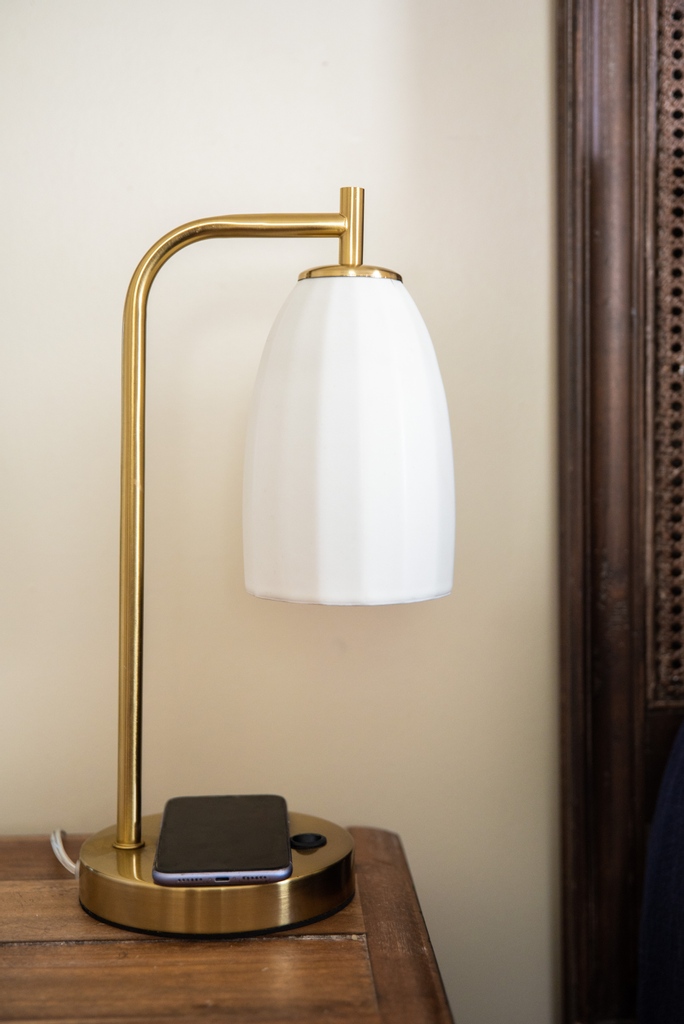 thebrightangle's tweet image. 💡 Glowing 💡⁠
⁠
“Porcelain is the perfect medium for lighting. It’s lightweight, dense and perfectly luminous. There’s a wonderful glow to our porcelain, even before it’s switched on. When it is switched on it really comes alive,” - Nick Moen, Bright Angle founder.⁠