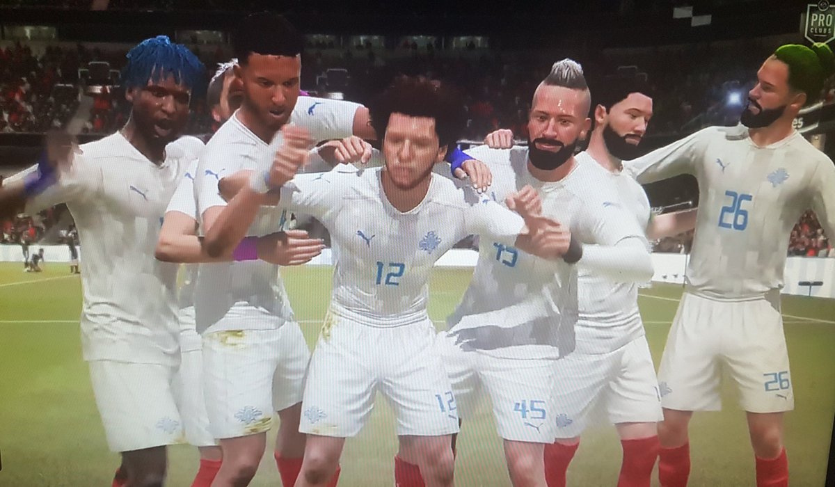 No ha podido ser, lo hemos luchado a esta final, pero para mi es un juego, espero que no se cabre el Xokas, pasar las noches con esta peña y el año que viene a Segunda OE, un placer haber jugado en primera con los más viciados de clubes y la temporada que viene otra historia sera