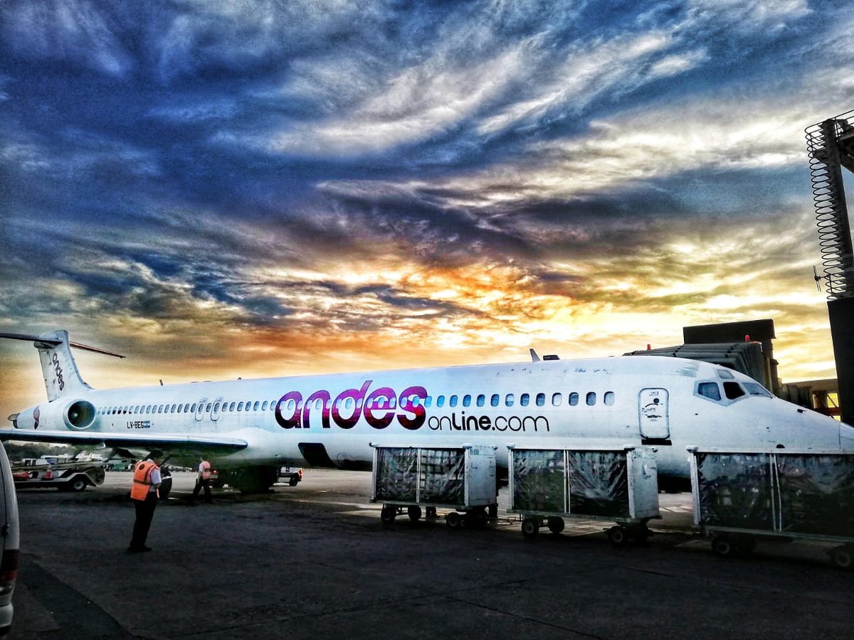 MIÉRCOLES DE MD 🛫❤️
.
Agradecemos a <a href="/denudelbianco/">Denisse Del Bianco</a> por la increíble foto 🥰
.
Esperamos pronto volver a volar alto ✨
.
#MIERCOLESDEMD #weloveflight #photography #avation #MD #BuenMiercoles #andeslineasaereas #PiloteandolaJuntos