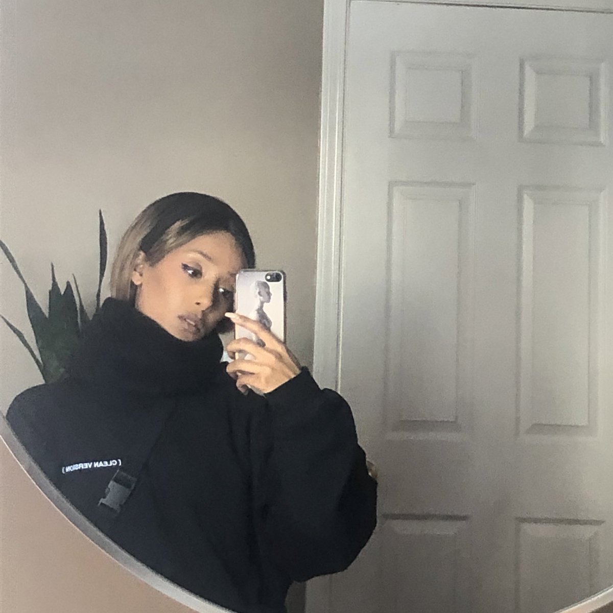 honnetebas's tweet image. #CleanVersion