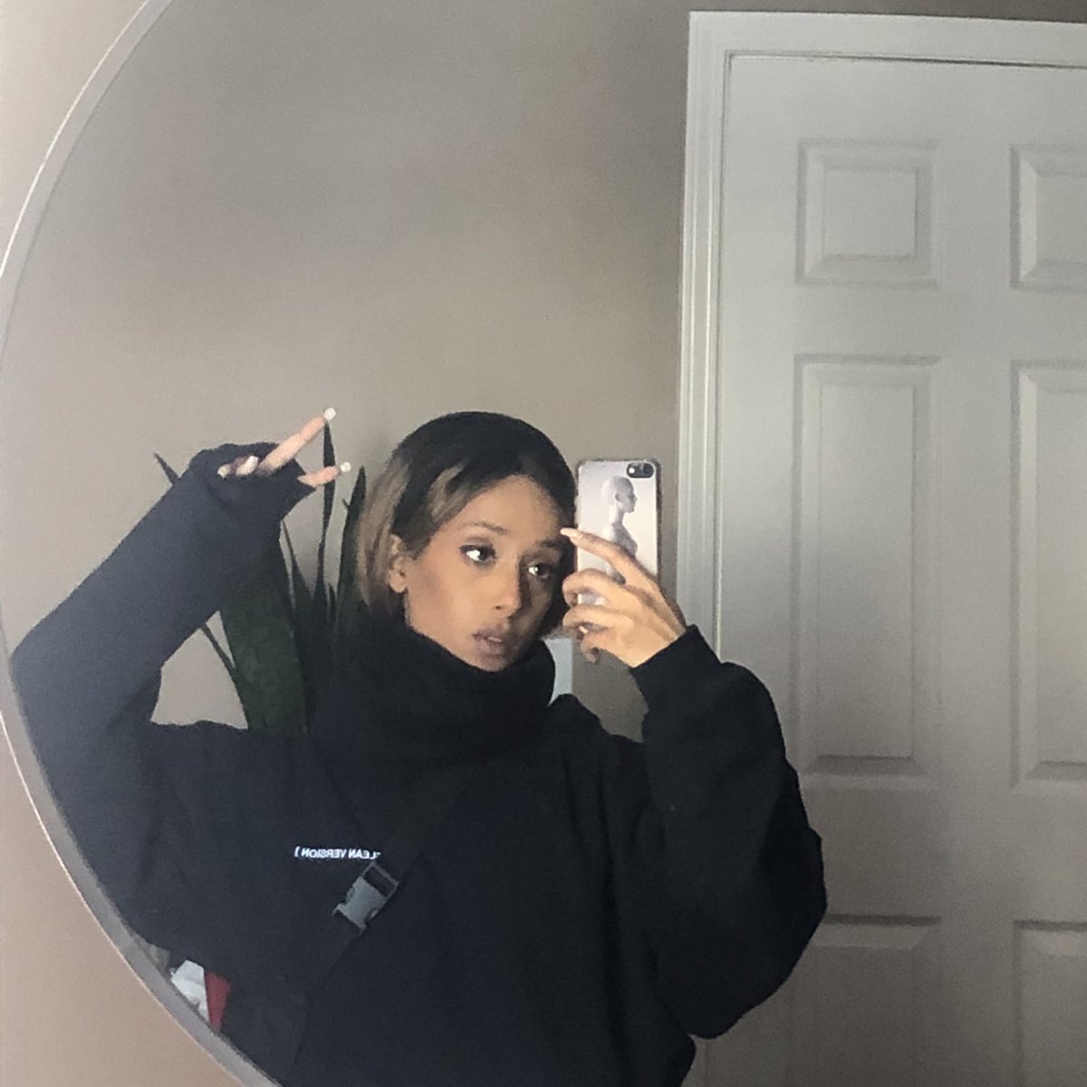 honnetebas's tweet image. #CleanVersion