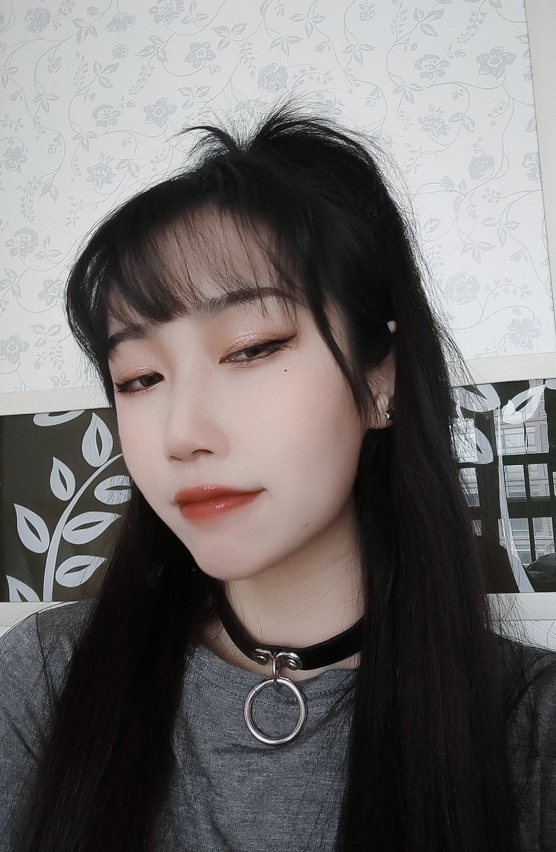 傻的   没男朋友难过一整天     开心364天 https://t.co/hjdCOmkXLG