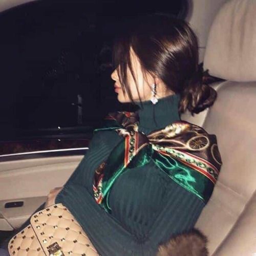 ThreadsWerindia's tweet image. Ways To Style A #PrintedScarf With #TurtleNeckSweater In Winters buff.ly/3pW0x7m #Fashion #Threads