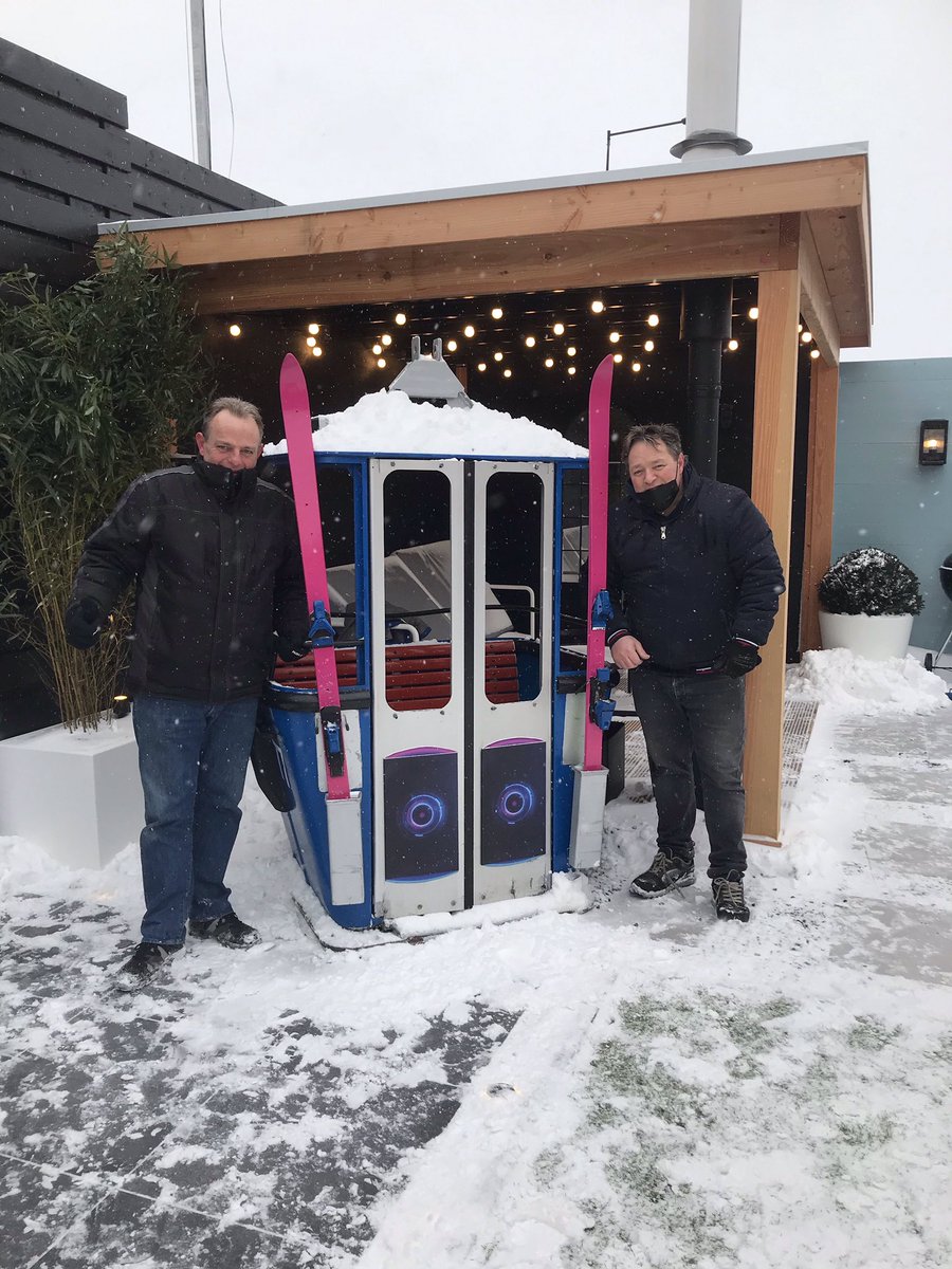 skigondels's tweet photo. Onze skigondel in bigbrother tuin 2021 tijdens spel winterkermis met brand logo voor tv-programma EndemolShine.
#skigondel #bigbrother #endemolshine #winterkermis #branding #marketing #decorstuk #huren #verhuur #huur #seilbahn #ropeway #telecabine #skilift @Carecaverhuur https://t.co/ll8UzNt3Q3