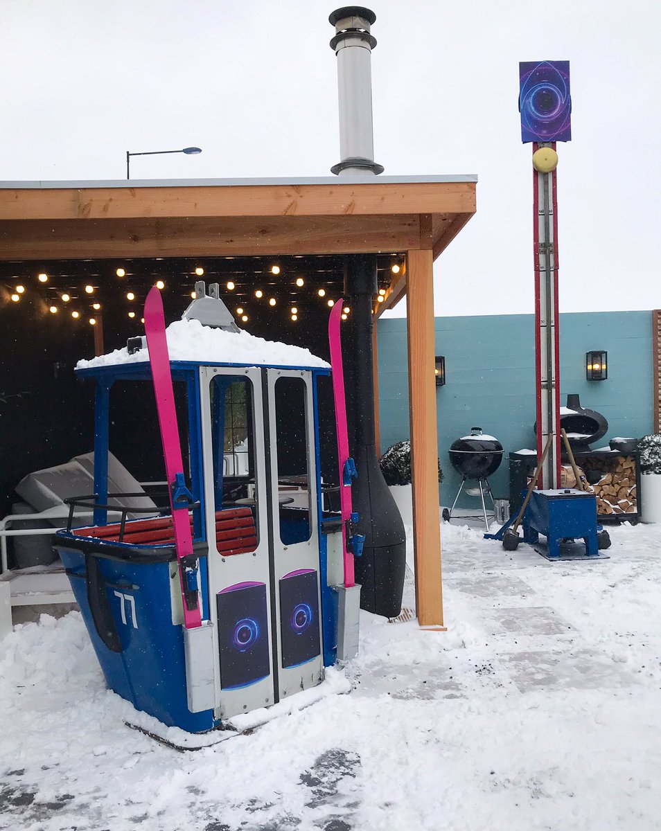 skigondels's tweet photo. Onze skigondel in bigbrother tuin 2021 tijdens spel winterkermis met brand logo voor tv-programma EndemolShine.
#skigondel #bigbrother #endemolshine #winterkermis #branding #marketing #decorstuk #huren #verhuur #huur #seilbahn #ropeway #telecabine #skilift @Carecaverhuur https://t.co/ll8UzNt3Q3