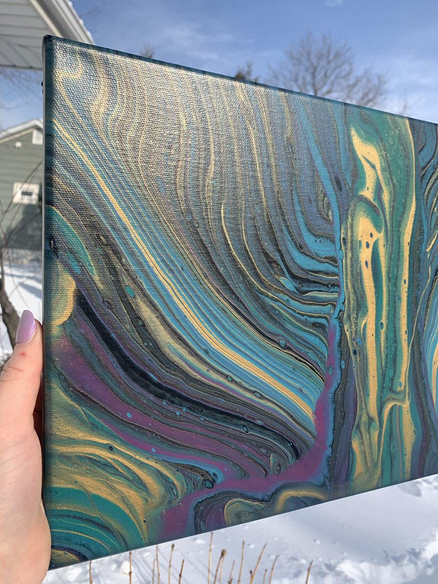 Moody Geode 👀 An 11”x14” canvas with pretty color contrast n lots of layering!! She’s been hanging in my room patiently waiting for her forever home 😌