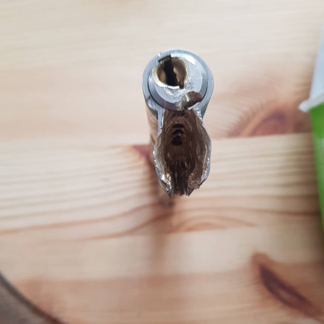whoamirob's tweet photo. Caller said can you open my door I've lost my keys. 
When I arrived he said oh yea my mate had a go first, don't be this person. Call a professional 
07729215976

#middlesbrough #guisborough #eston #redcar #redcarandcleveland #saltburnbythesea #saltburn #stokseley #locksmith https://t.co/QGRuKHtrvZ