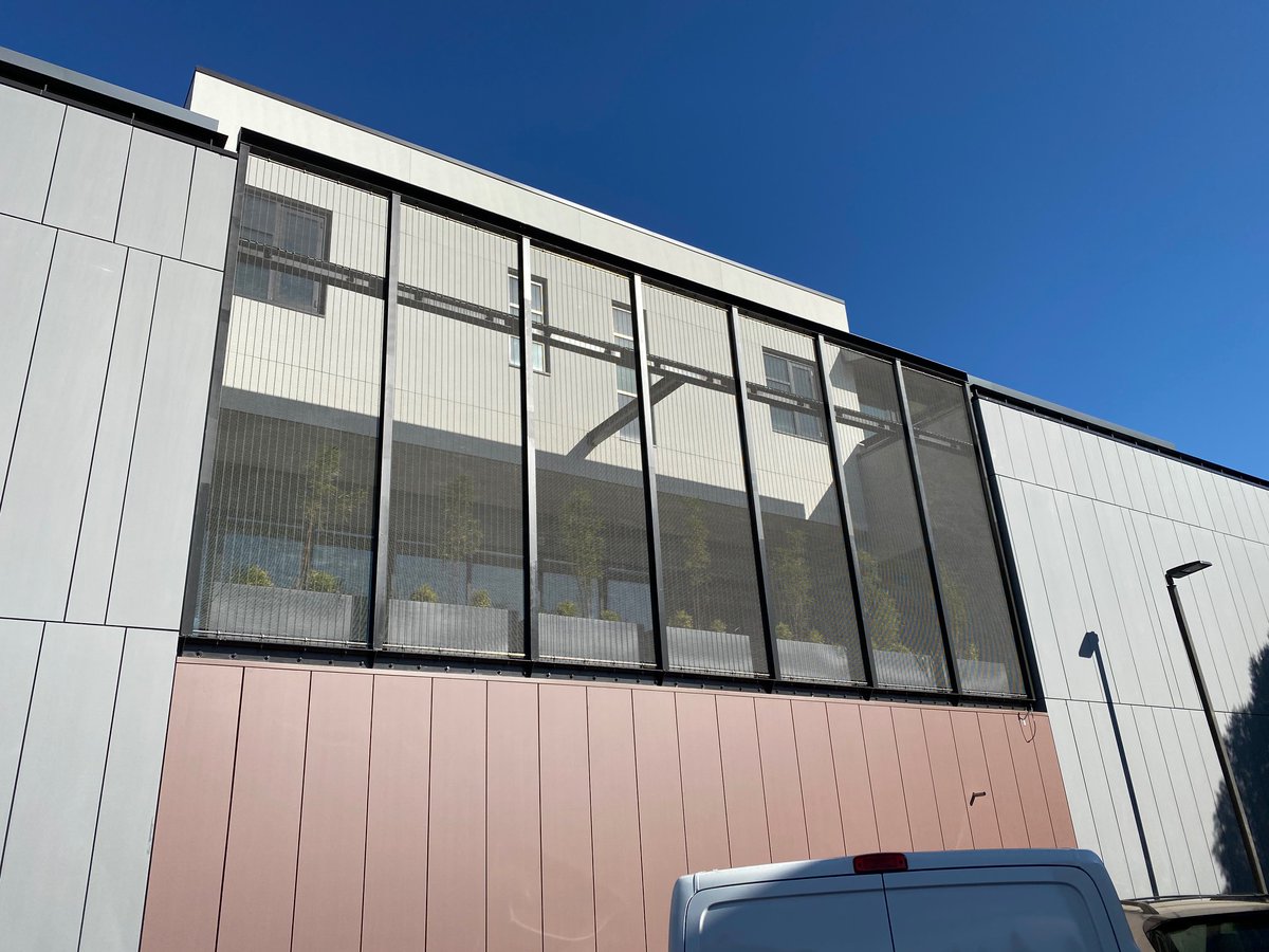 MetalFabric's tweet photo. Here's a look at one of our newest projects which perfectly showcases the versatility and architectural appeal of #metalfabric as a #sunshading element.

#GKDArchitectural #Architectural #Architecture #CorporateDesign #Facade #FallProtection #Solar #EnergyEfficiency #Exterior https://t.co/VwtCSQhEYk