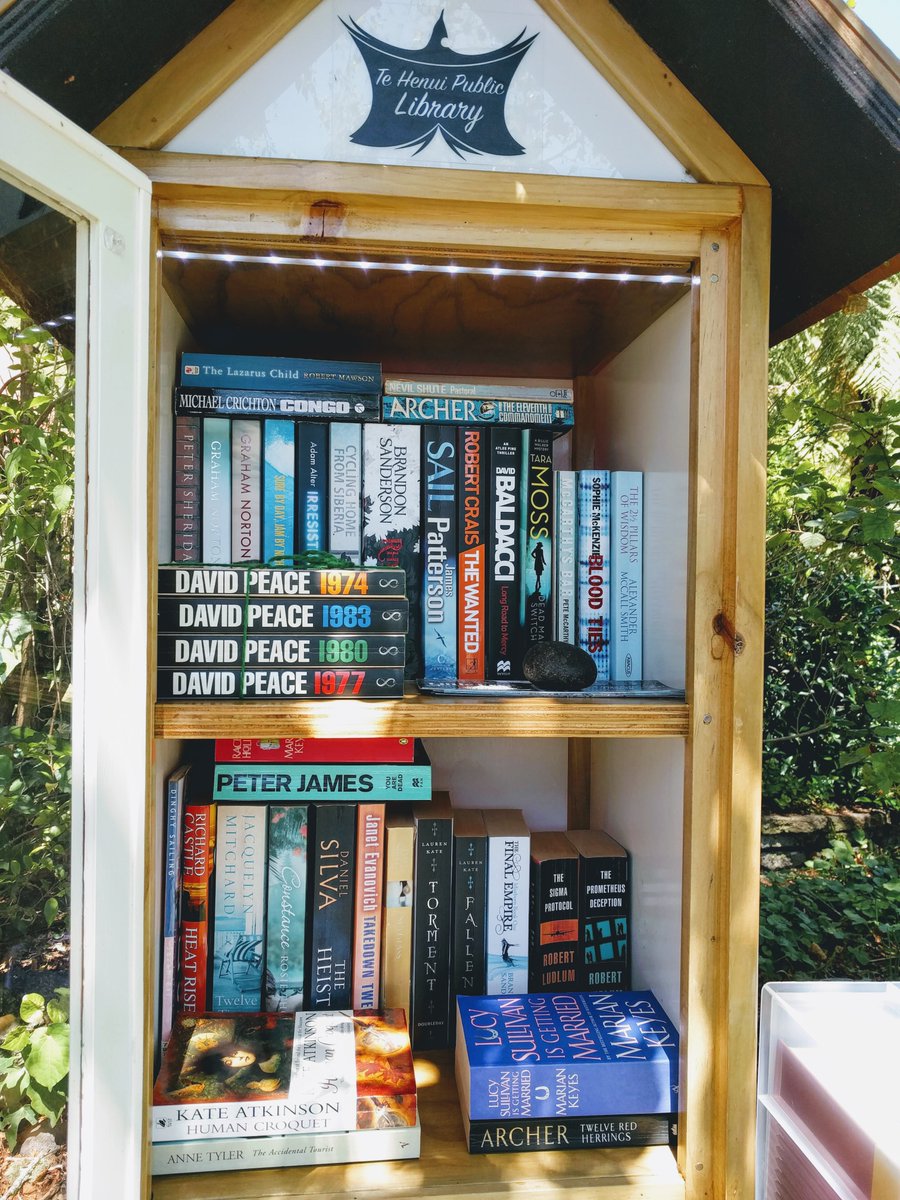 TeHenuiLibrary's tweet photo. We survived the windy times! Celebratory #shelfie time... 💪📚

#littlefreelibrary #freebooks #CommunitySharing #didntblowaway https://t.co/1KBQh67qjJ
