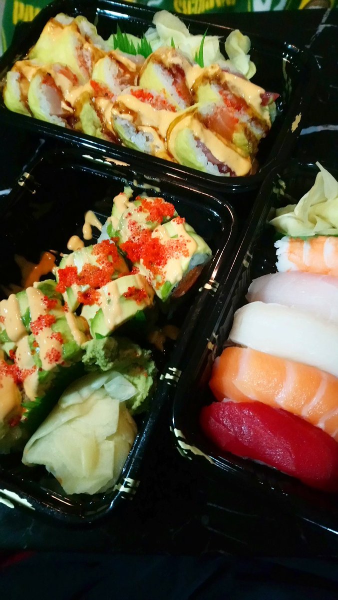 Jared88332846's tweet photo. Been a minute since I've enjoyed some quality #sushi. Godzilla roll, Hudson roll, and some sashimi.
#deliciousfood https://t.co/fWndwxE0Rx