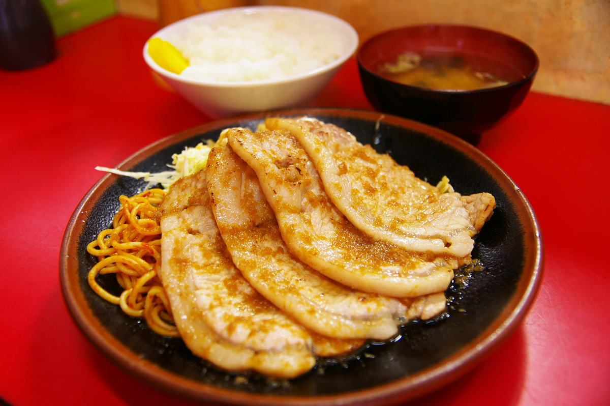 まいぷれ札幌 西区 手稲区 地域情報サイト ボリューム満点ランチ 安くておいしい大衆食堂 味の広龍 さんの生姜焼き定食 やわらかくて大きな肉が4枚も 昭和53年からやってる老舗店 味は間違いなし おすすめです 出前もあるでよー