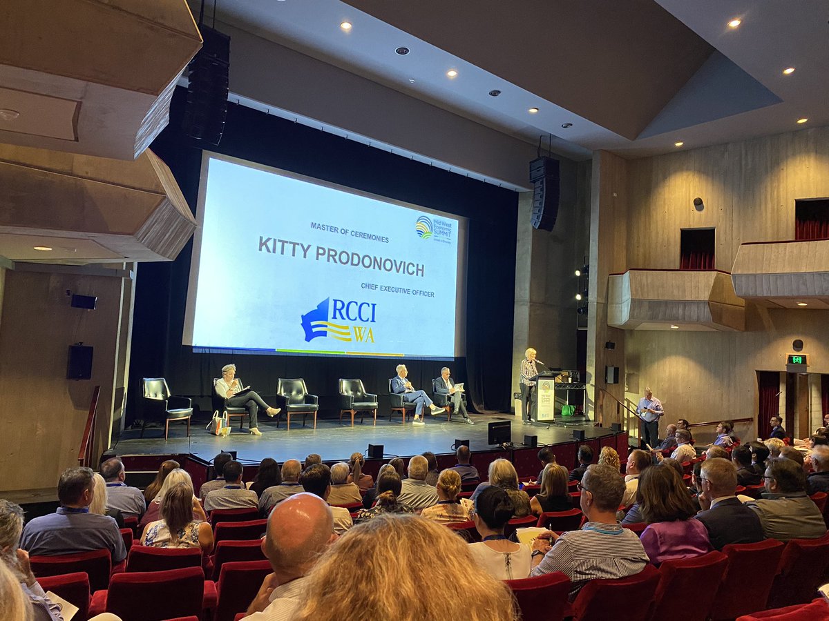 Kat_Allen_NRM's tweet image. Kicking off the #midwestsummit after attending the fabulous dinner last night which featured fresh amazing local produce. So many gr8 conversations 2 come.