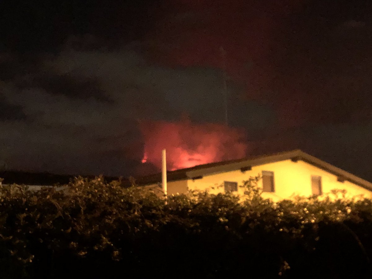 GeoTerra6's tweet photo. 🇮🇹 #Italia | Actividad Monte #Etna 

El Instituto Nacional de Geofísica y Vulcanología, anuncia que además del flujo de lava reportado en el comunicado de prensa anterior https://t.co/j085a4n71O hay un segundo flujo que se está vertiendo en el flanco norte del Cráter Sureste https://t.co/SN8f8UZsO8