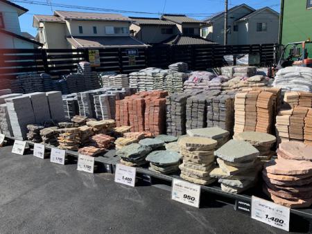 ジョイフル本田 ガーデンセンター ガーデンセンター君津店 資材売場リニューアルしました コロナの影響で入荷が遅れていた商品 続々入荷しています 暖かくなってきたのでお庭づくり始めませんか リニューアル 売場見やすい 買いやすい