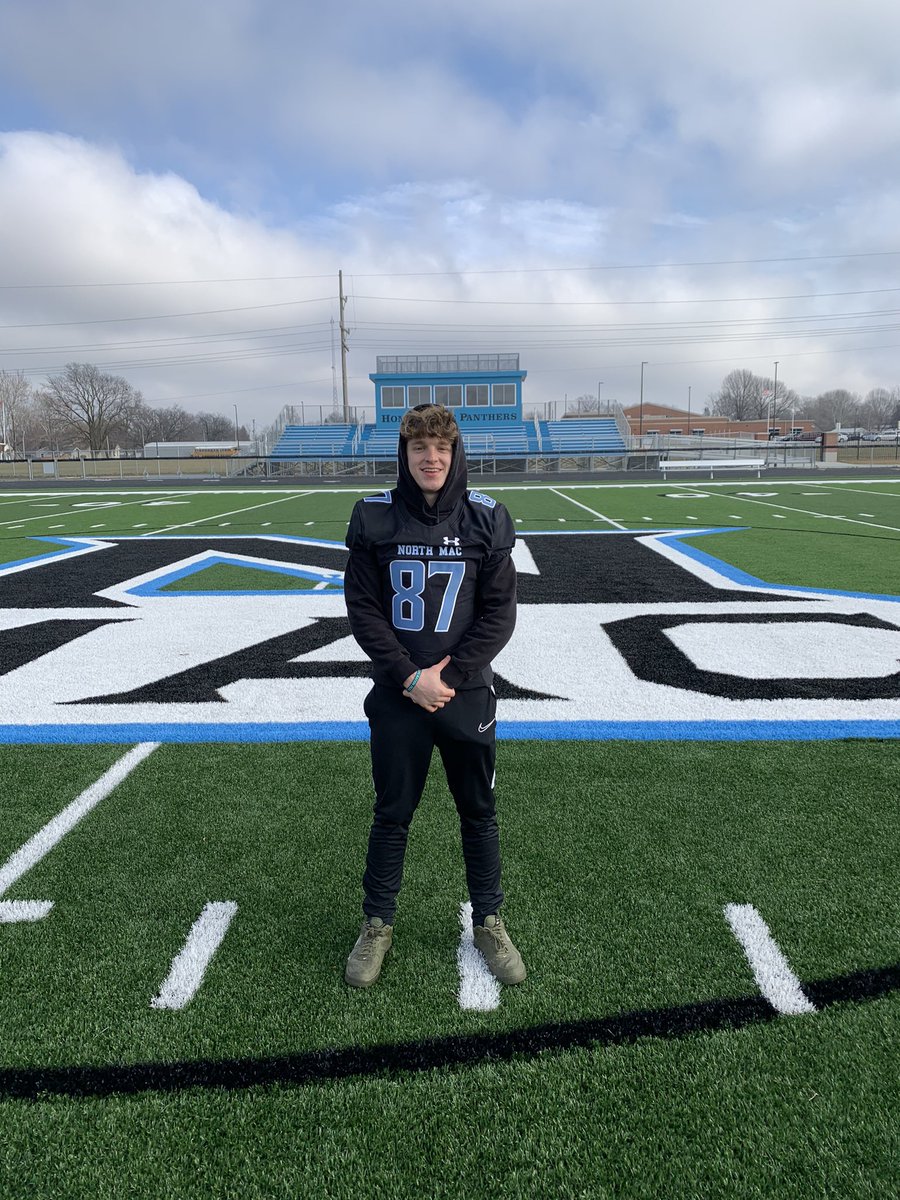 KonstantinStri2's tweet photo. Canโt wait to get out thereโผ๏ธ #athlete #football #Motivation #northmac #panthers #Illinois #sports #German #european https://t.co/dkrRaUpa8a