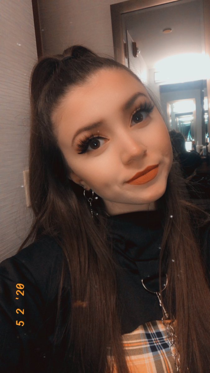 treblecleffkid's tweet photo. @cloudhhj U are more beautiful than a brats doll. Guys tell her
❤️❤️❤️❤️❤️❤️❤️❤️❤️ https://t.co/0pXB4DjMZY