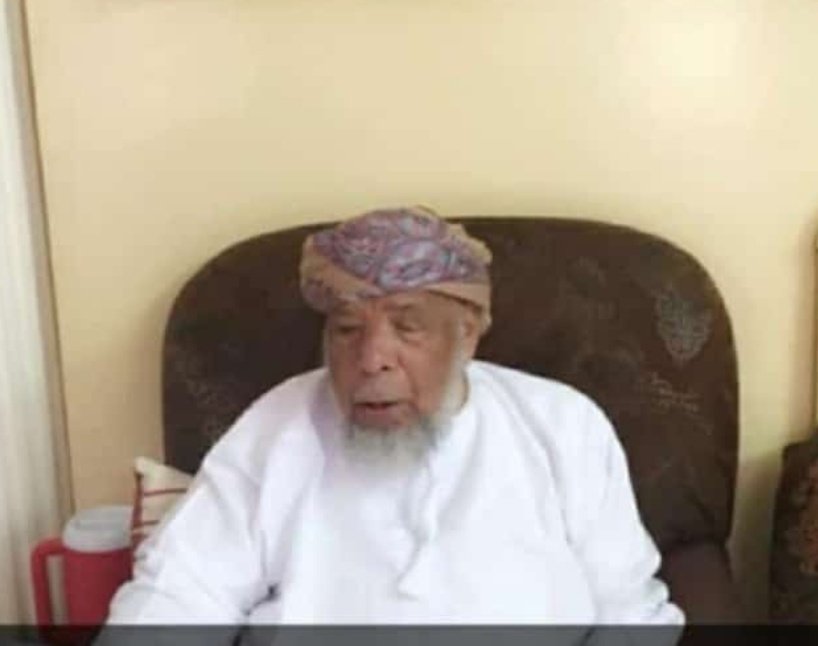 khaliidRahbi's tweet photo. بقلوب مؤمنة بقضاء الله وقدره، تلقينا في ساعة متأخرة من الليلة الماضية نبأ وفاة العم حمدون بن خلفان بن محمد الرحبي،ولا نقول إلا ما يرضي ربنا
إنا لله وإنا إليه راجعون 
لا حول ولا قوة إلا بالله
وللوفاء بحق العم حمدون علينا أضع تحت هذه التغريدة نبذة بسيطة من حياته، وكفاحه في الحياة https://t.co/faZJY0yg16