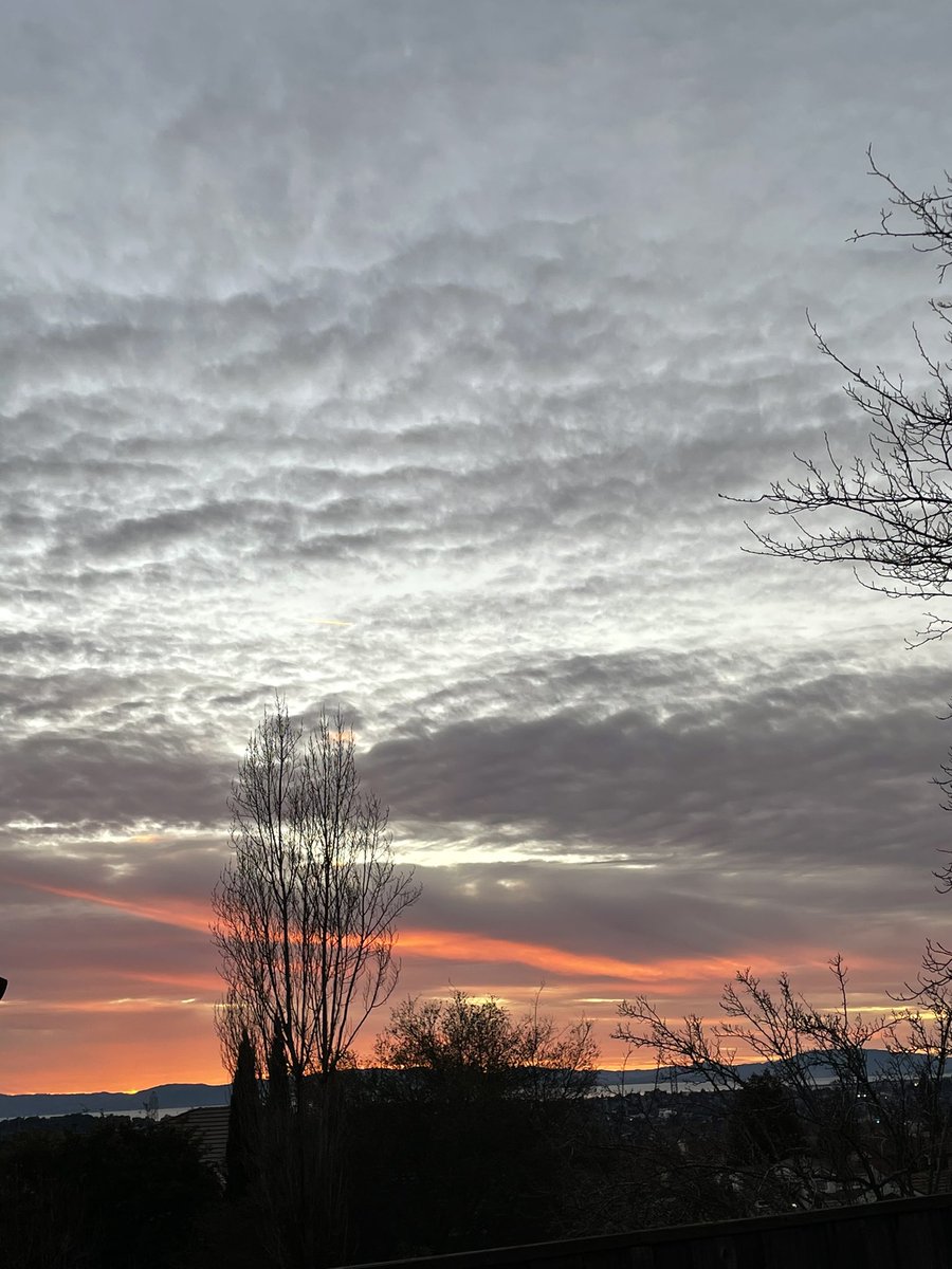 Just now...view from my backyard. 

I’m such a sunset chaser! 🌅 

Are you? 🤔 

#sunset #nofilter #somersethillsvallejo #vallejocalifornia #photooftheday