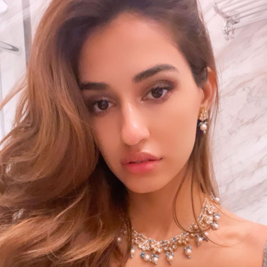 ebollywoodhub's tweet photo. @dishapatani ‘s wedding look?🔥
Like it or Love it?✨
.
.
#DishaPatani #Ebollywoodhub #Bollywood #BollywoodActress https://t.co/gnMjDz65Ph