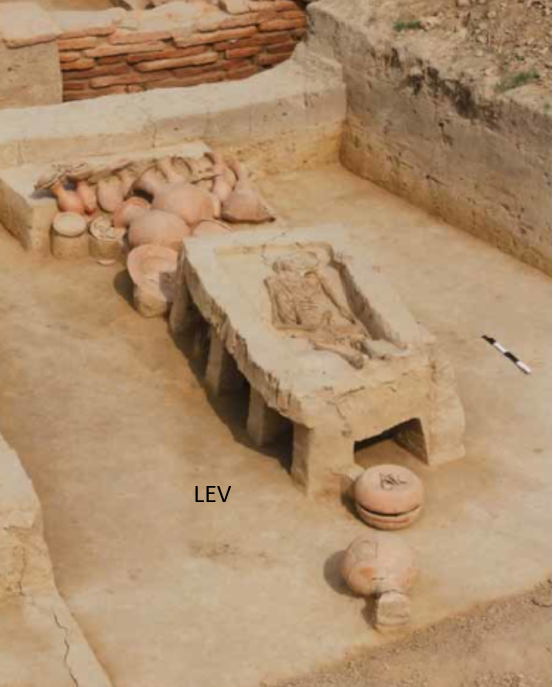 4/5Site ws re-excavated in 2018, some stunning discoveries wr made. Well designed CHARIOTS with special TYRES,use of horses,use of COPPER,all of which till nw wr claimed to hv come frm outside India.Back then WOMEN held positions as powerful as MEN. Their burial grounds.