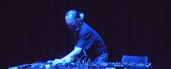 Cdrk_Syrphe's tweet photo. Syrphe news, Feb. 2021 pt1 - #calls: Ars Electronica, Gong Projekt, #vodeos: Khyam Allami, Walkie Talkie Session X, Senyawa's new album, compilation for #Myanmar #Burma #electronic #experimental #soundart #music #Asia #Africa #LatinAnerica - https://t.co/AjSwwSQKJs https://t.co/j3UuR5aoaO