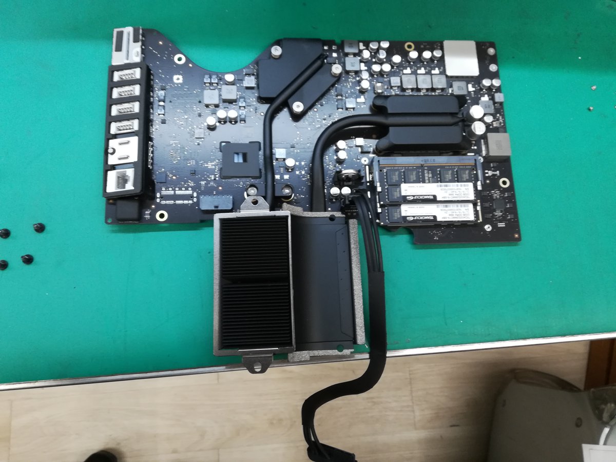 MaclabM's tweet image. iMac 2019年21.5inch Retina4Kモデルのメモリを交換しました。8GB→64GB⚒️🖥️メモリを最大容量にしました👩‍🔧🖥️MacLabではこちらのカスタムも可能です。お問い合わせ下さいませ🤗　#Mac修理 #MacLab #iMac #Retina4K #メモリ交換 #メモリ増設　#Macbook #Air #Pro