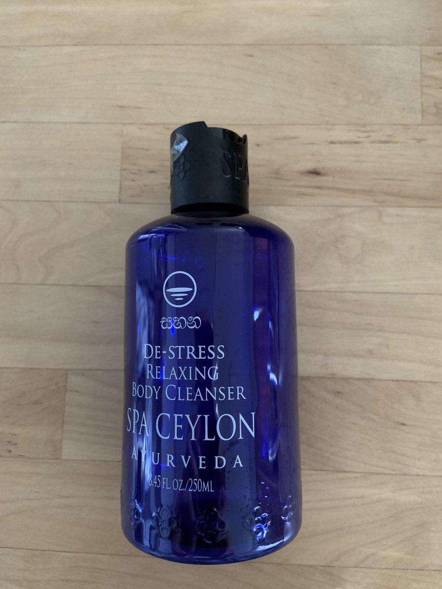 dailyshufu's tweet image. 88日目

使い切ったボディーソープ。#一日一捨 

スリランカで買ってきてくれた #spaceylon  アーユルベーダシリーズでボディーソープのほかシャンプーやリンスなどがあります。
さっき調べたらオーチャードにもお店あったけどもう閉店された様子。
スリランカも行てみたいなぁ。