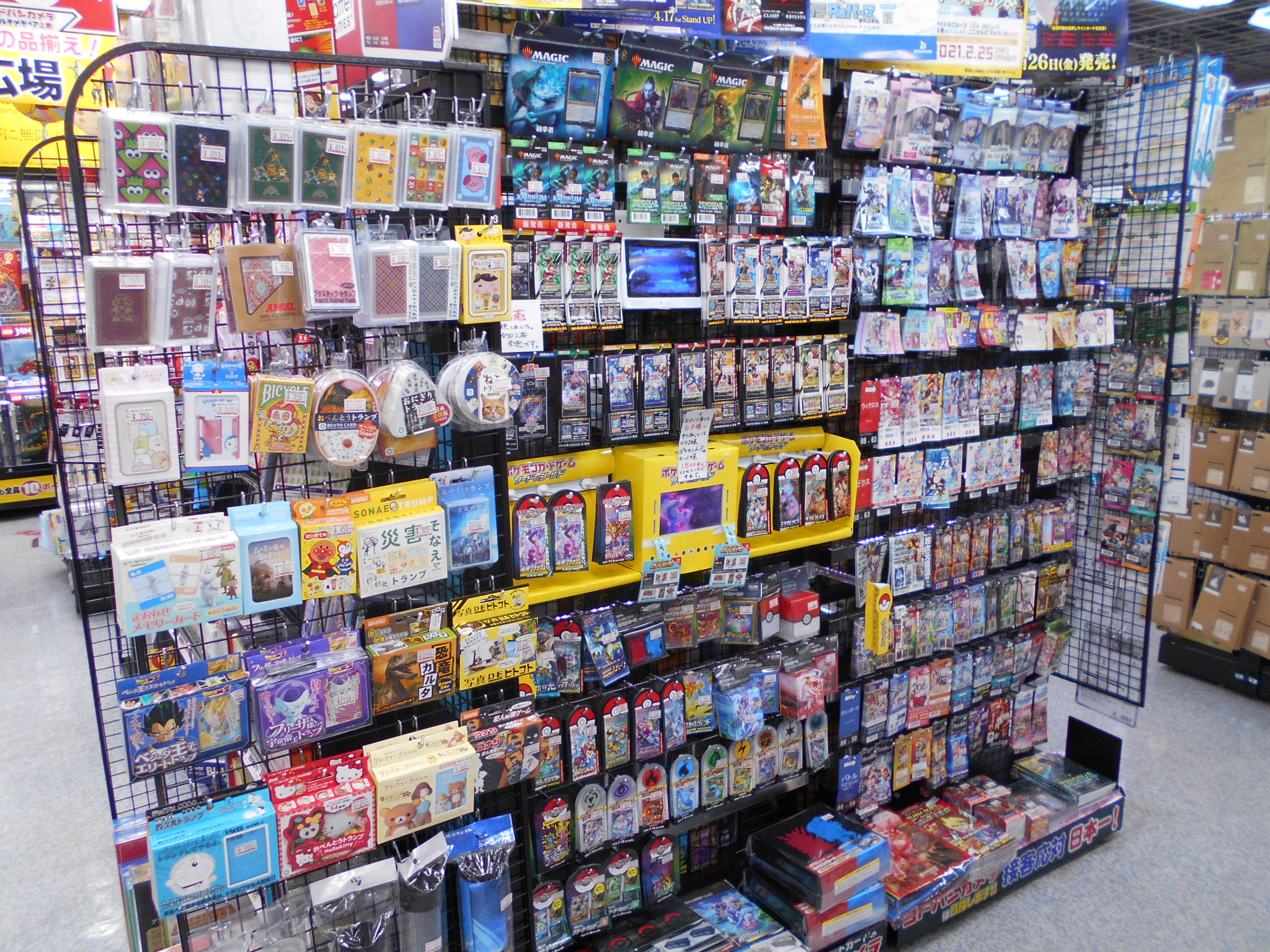 ヨドバシカメラ 上野店 トレカ コーナーリニューアル 売場拡張して スリーブなどの用品が増えました ポケモンカード や 遊戯王 Mtg など人気商品も取り揃えております ぜひ ヨドバシ上野 2号店2階トレカコーナーにお立ち寄りください