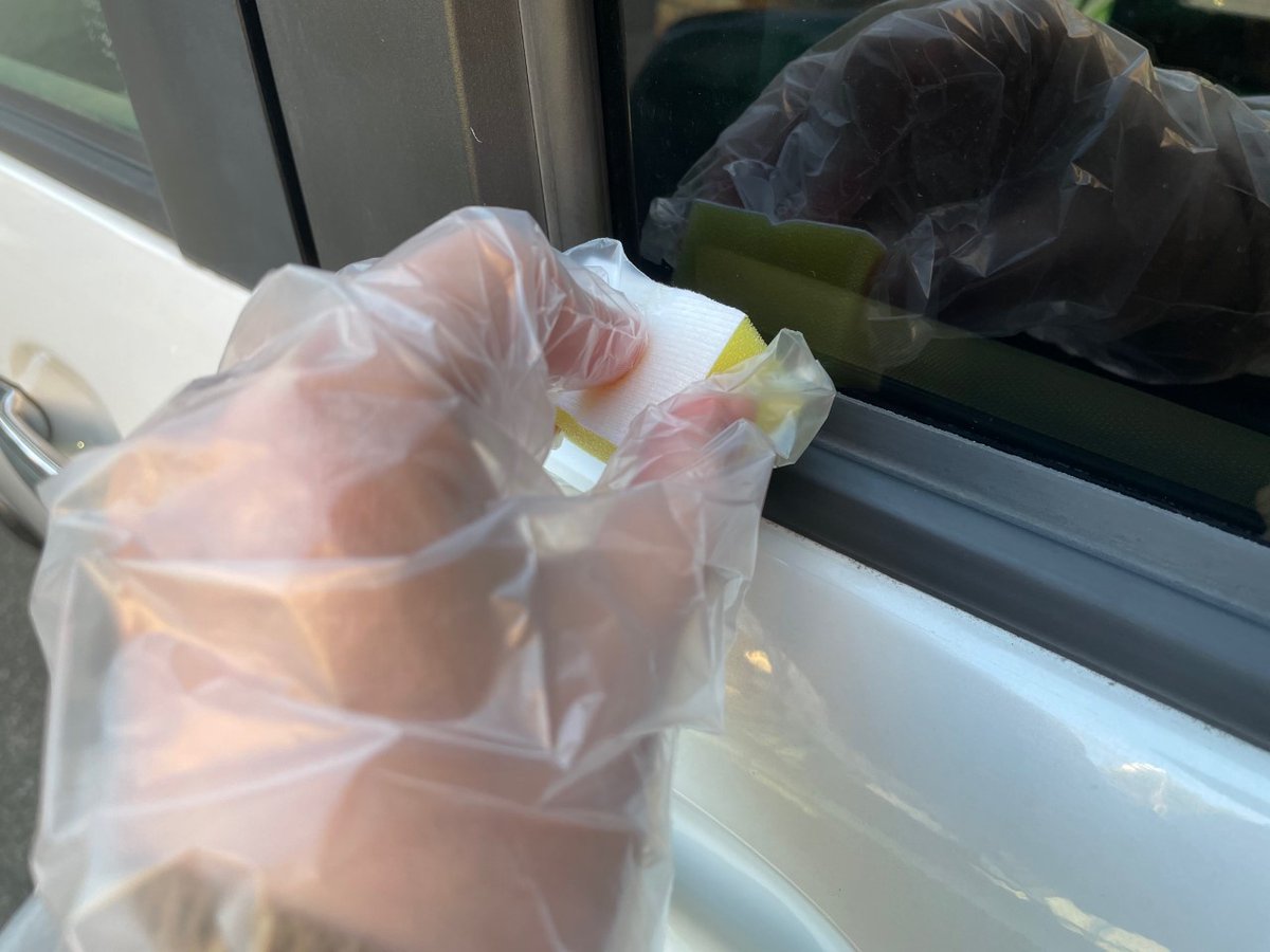 ソフト９９コーポレーション 公式 車のくすみ ソレ 細部が原因かも 99工房モドシ隊 ゴム 未塗装樹脂光沢復活 剤 は ゴム素材や未塗装樹脂に塗るだけで 黒々とした艶を蘇らせます 初心者の方でも簡単に使えますので 是非 2号 T