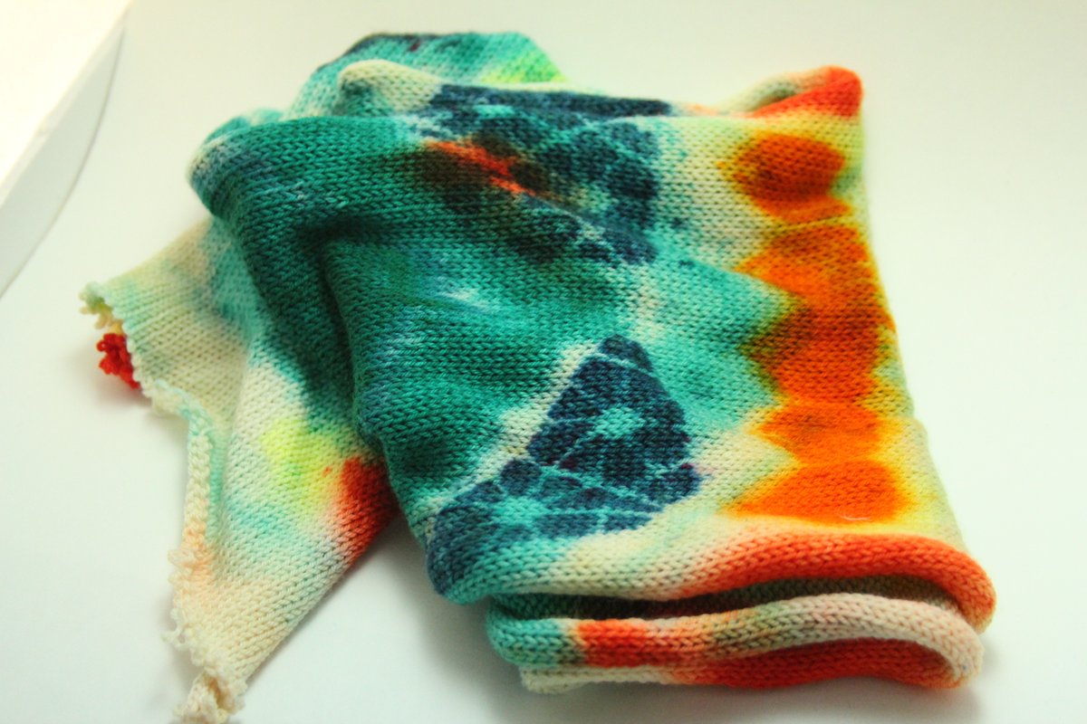 ChromaPsyche's tweet photo. Spice and Tang⁠
perfume cloying on the cool breeze⁠
these citrus stained hands⁠
sticky in the winter sun⁠
IG: ChromaandPsyche
⁠
 #knit #handdyed #yarnlove #indiedyer #smallbusiness #laincolormentors #laincolor #fiberartists #yarn  #crochet #bipocmakers #citrus #poetry https://t.co/MEMTBdUa7y