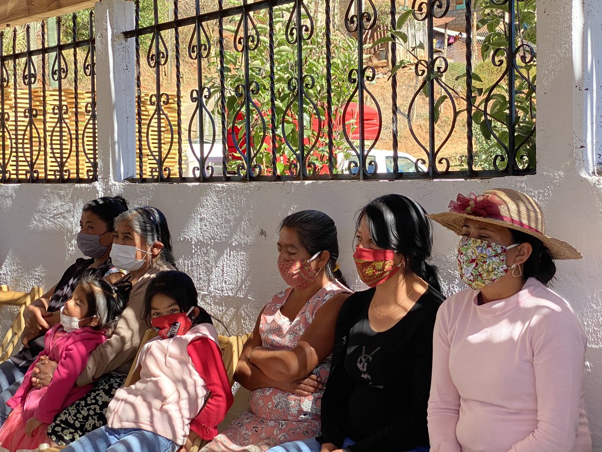 afodepoac's tweet photo. En #AFODEPO nunca llegamos con las manos vacías, a donde quiera que nuestra #familia va, siempre llevamos beneficios, así llegamos a San Mateo Río Hondo, con acciones que ayuden a mejorar la vida de quienes buscan superarse día a día. @alejandromurat @Cevi_GobOax https://t.co/WiR4RC4A4j