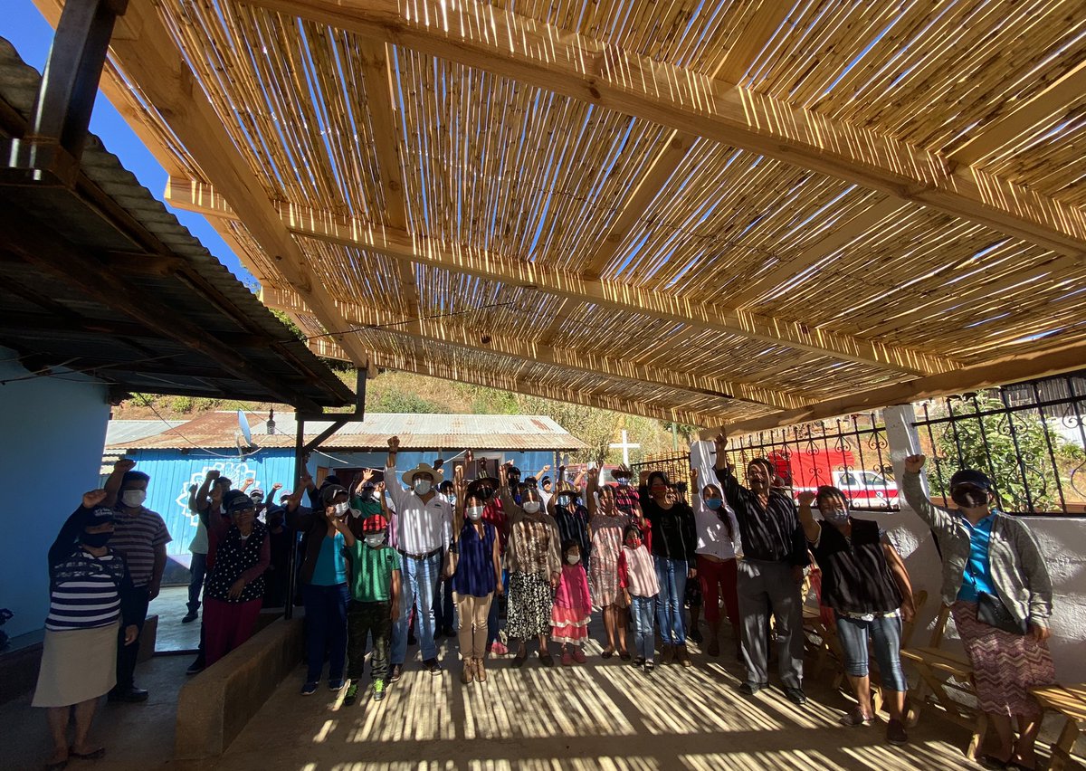 afodepoac's tweet photo. En #AFODEPO nunca llegamos con las manos vacías, a donde quiera que nuestra #familia va, siempre llevamos beneficios, así llegamos a San Mateo Río Hondo, con acciones que ayuden a mejorar la vida de quienes buscan superarse día a día. @alejandromurat @Cevi_GobOax https://t.co/WiR4RC4A4j