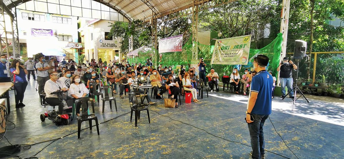OWWA Administrator Hans Leo J. Cacdac gives his inspirational message to awardees of Project EASE &amp; Tabang OFW program during the OWWA launching of New Programs and Services at Matandang Balara, Quezon City.