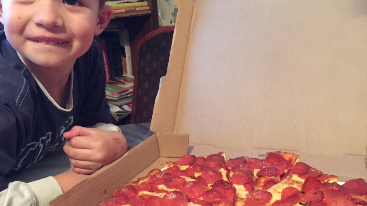 annikaklanderud's tweet photo. Yum! ๐ Pizza.
#pizza #amwriting #writingcommunity #writerslife #cfwriter https://t.co/MtIaWsTOJF