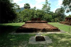 translated to Serpent Valley. The history here possibly dates back more than 2,535 years. The oldest man-made structure found in Malaysia is located here and dates from 110 AD.