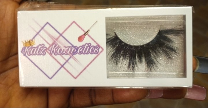 Ladies we have lashes now available for whatever your style is. With these dramatic Lady lashes, you can be as dramatic as you like.
#eyelashes #dramaticeyelashes #fashioneyelashes #getyoursnow