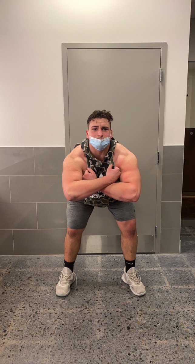 NicoMangano77's tweet photo. End of Last Season (November 2019) vs last night. Excited to have finally grown some forearms. Athleanx🤝 https://t.co/s3GTmOpRSY