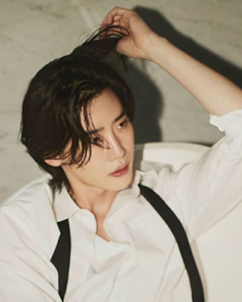 hyunsuk8889's tweet photo. มาแย้ววว ELLE เดือนมีนา
หล่อจังเลยพ่อคุณ พ่อทูลหัว
#이종석 #leejongsuk
#イジョンソク
#李鍾碩 #李钟硕 #อีจงซอก #jongsuk #jongsuk0206 #actorjongsuk #WithJS #amanproject2018 https://t.co/cZX7tjawAN