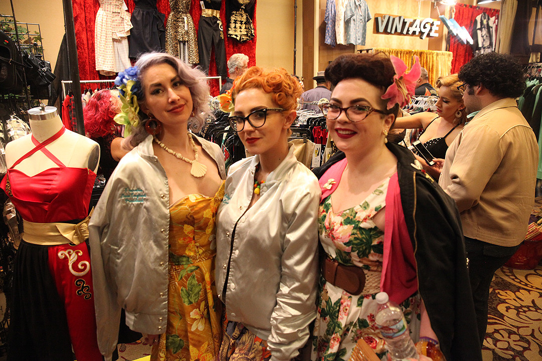 NevadaIndia's tweet photo. Viva Las Vegas: A celebration of rockabilly music and culture, Viva Las Vegas has been swinging for over 20 years. The festival brings together old-school icons and new musicians, as well as an astonishing collection of vintage cars. 

📸: @CultureTrip @Flickr https://t.co/cPdiX2ypqS