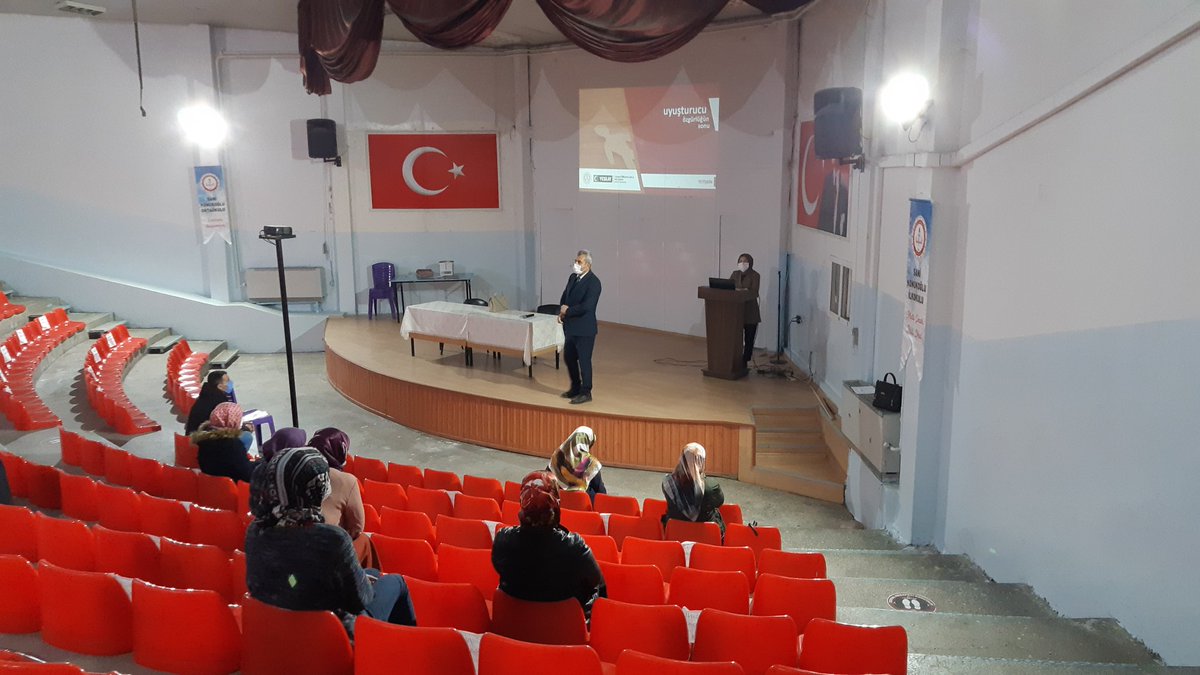 MesutAR18525108's tweet photo. Okulumuz Sani Konukoğlu İlkokulu/Ortaokulu'nda öğrenci velilerimize uyuşturucu ile mücadele etkinlikleri kapsamında #EnİyiNarkotikPolisiAnne eğitimi verildi. @KalayliOmer @yasintepe @yagcimehmet27 @SehitkamilMEM @sani_konukoglu @YusufALCIK @hsyndlkrn27 https://t.co/uybKZuvCkI