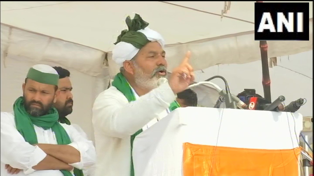 ANI's tweet photo. Centre should not be under any misconception that farmers will go back for crop harvesting. If they insisted, then we will burn our crops. They shouldn't think that protest will end in 2 months. We'll harvest as well as protest: BKU's Rakesh Tikait in Kharak Punia, Haryana https://t.co/0pHn4A0NTO