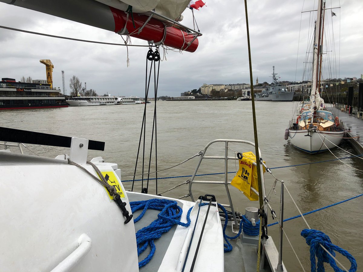 investnantesSN's tweet photo. Ce matin à bord du cargo-voilier de @Graindesail1, échanges entre les acteurs d’un écosystème dynamique du territoire de #Nantes et #SaintNazaire ➡️ celui du #TransportVelique ! 

👏 @NeolineOnline @RousselFabrice @D_ICE_eng @iwsa_secretary https://t.co/S3j8cjG05m