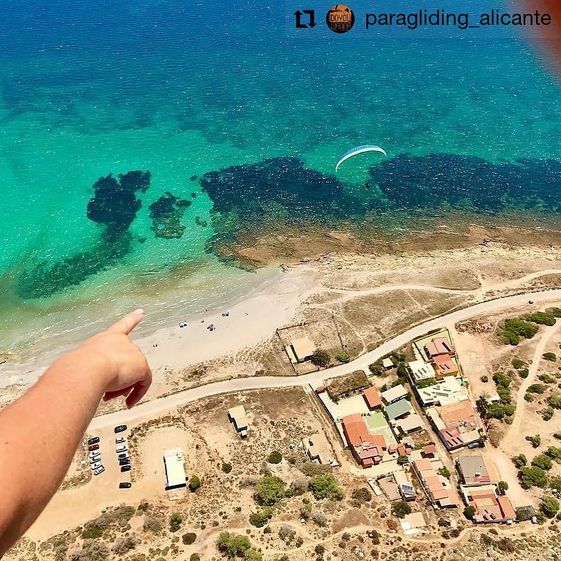 🌊 Aguas cristalinas 🌅 naturaleza ⛵ deportes 🏰 patrimonio cultural y una  🦐 gastronomía de escándalo 

📍 SANTA POLA

📷 @paragliding_alicante

#SantaPolaTeEspera #CostaBlanca #MediterráneoEnVivo